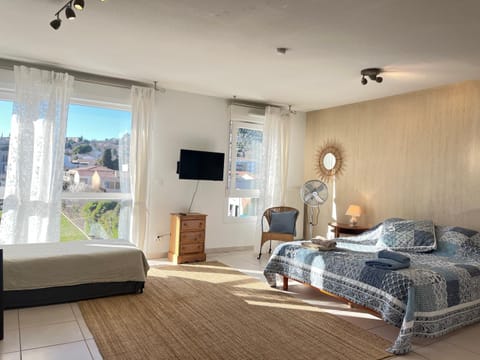 Bed, Photo of the whole room