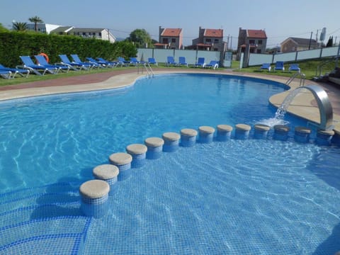 Day, Swimming pool