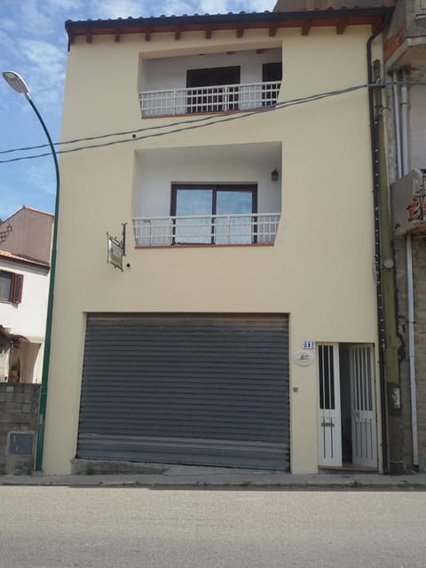 Property building, Facade/entrance, Other, Decorative detail