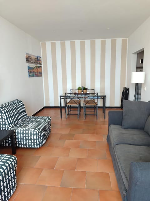 Communal lounge/ TV room, Living room, Dining area