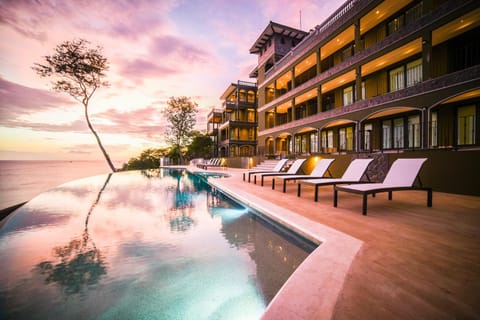 360 Splendor Del Pacifico Residences Hotel in Playa Flamingo