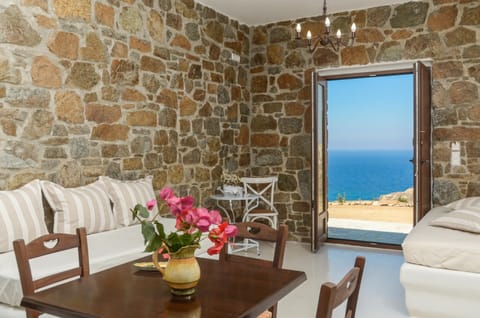 Photo of the whole room, Dining area, Sea view