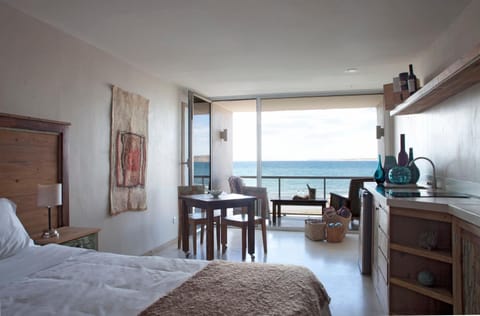 Balcony/Terrace, Kitchen or kitchenette, Dining area, Bedroom, Sea view