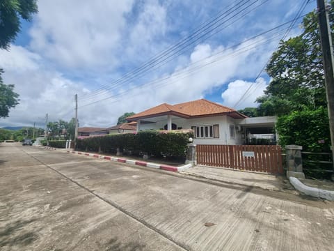 Mae Rampung Beach House Pool Villa House in Phe