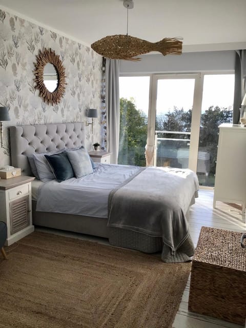 Bed, Photo of the whole room, Decorative detail, Sea view