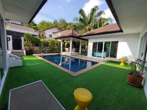 Phikun 4 BR Private Pool Villa Villa in Chalong