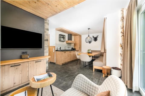 TV and multimedia, Photo of the whole room, Dining area, kitchen