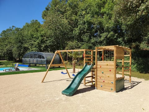 Children play ground, Area and facilities