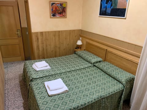 Hostal Juan XXIII Übernachtung mit Frühstück in San Sebastián de los Reyes