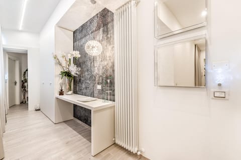 Lobby or reception, Internal: Not applicable to any particular room