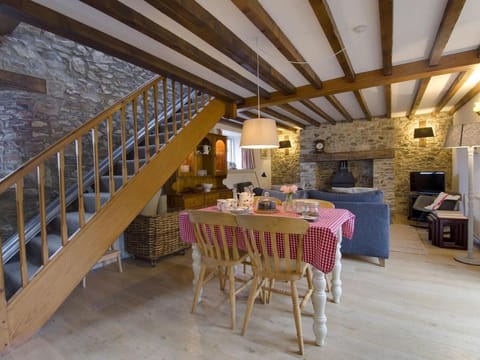 Whitcombe Cottage House in East Devon District