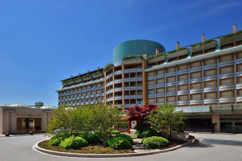 Facade/entrance, Garden