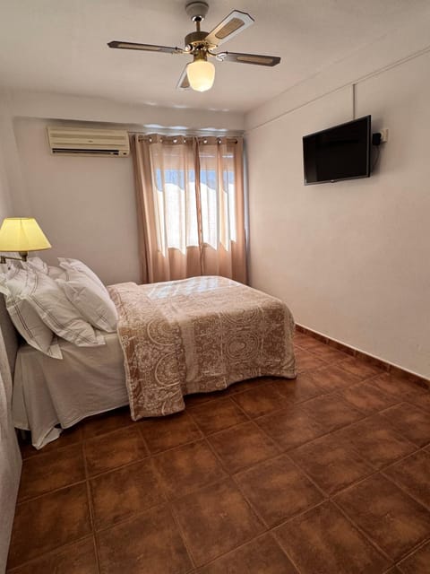 Toilet, Bed, Bathroom, TV and multimedia, Photo of the whole room, Bedroom, Bath, internet, internet, internet, towels, air conditioner