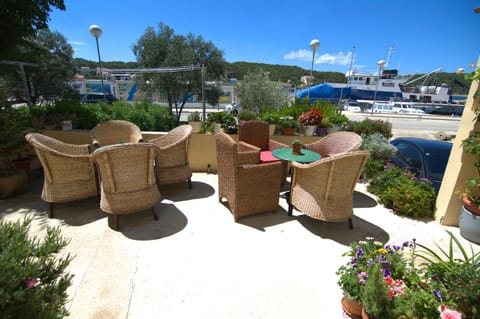 Balcony/Terrace, Garden view