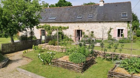 Facade/entrance, Garden