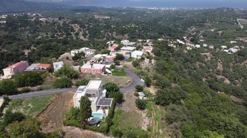 Property building, Day, Neighbourhood, Natural landscape, Bird's eye view, City view, Mountain view, Street view, Swimming pool