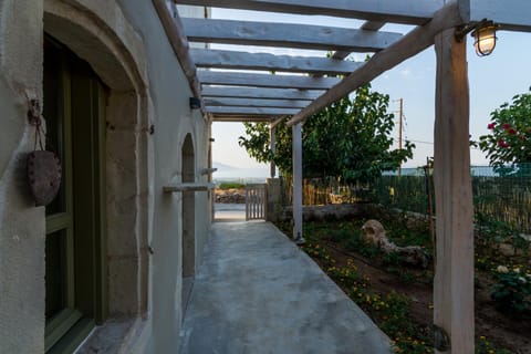 Property building, Patio, Day, Garden, Garden view