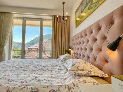 Balcony/Terrace, Bedroom, Mountain view, wardrobe