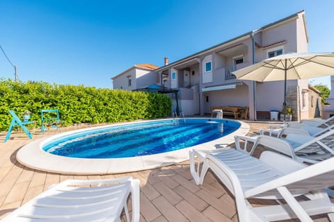 Property building, Patio, Balcony/Terrace, Swimming pool, Swimming pool