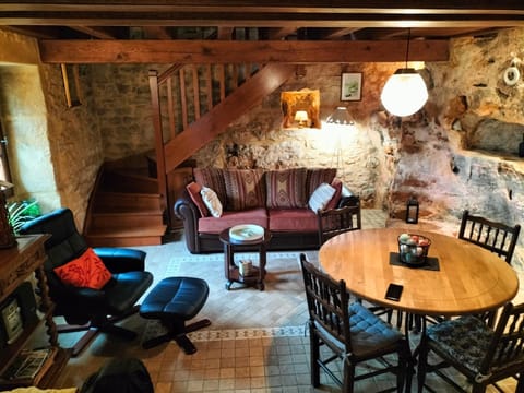 Charmante Maison Troglodyte House in Occitanie