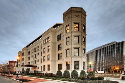 Facade/entrance, Bird's eye view