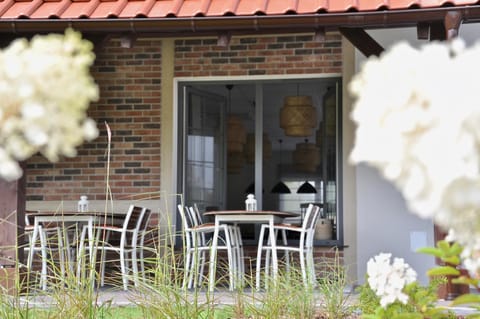 Patio, Facade/entrance