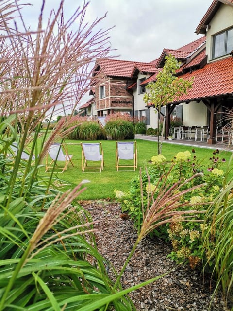 Property building, Facade/entrance, Garden