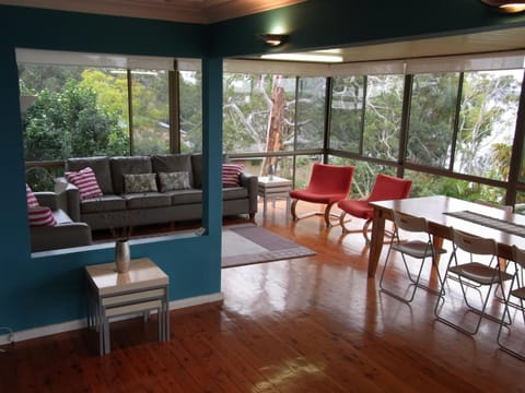 Living room, Seating area, Dining area, On site, Garden view, Lake view