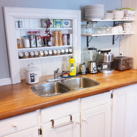 Coffee/tea facilities, Kitchen or kitchenette