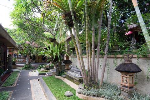 Nuaja Balinese Guest House Bed and Breakfast in Blahbatuh