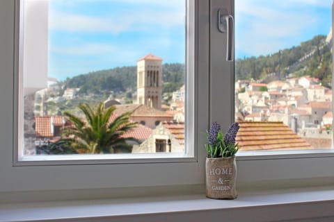 City view, Landmark view, Mountain view