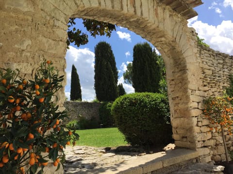 Domaine Les Martins - Gordes Bed and Breakfast in Gordes