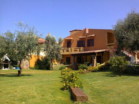 Villa Mediterraneo Chalet in Chia