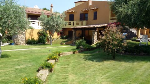 Villa Mediterraneo Chalet in Chia