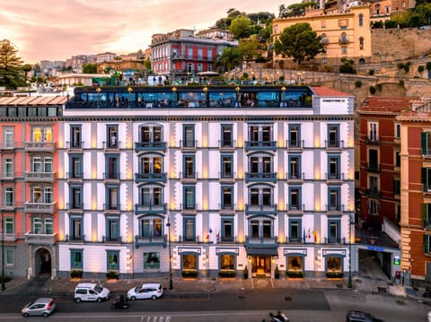 Facade/entrance, Balcony/Terrace, City view, Sea view