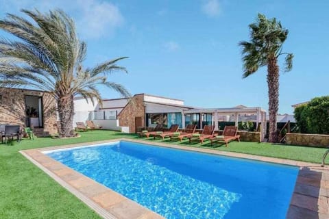 Villa cobas con piscina y privada Villa in Maxorata