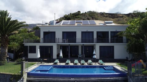 Ocean Cliff Villa in Madeira District