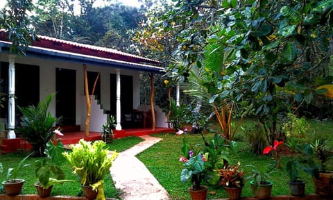 Property building, View (from property/room), Balcony/Terrace, Seating area, Garden view, Landmark view