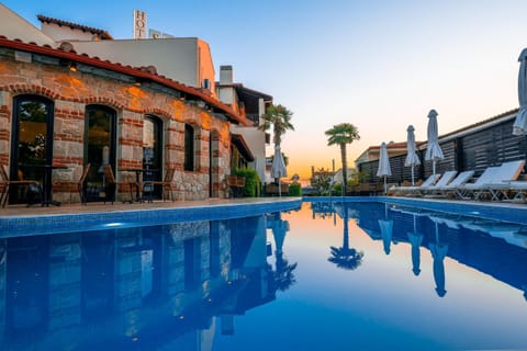 Property building, Pool view