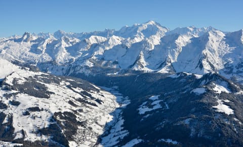 Les Cimes Apartment hotel in La Clusaz