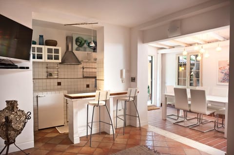 TV and multimedia, Living room, Dining area