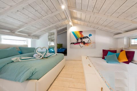 Decorative detail, Bedroom, Area and facilities, Entertainment