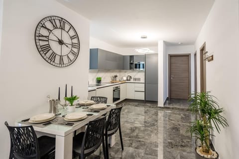 Dining area, kitchen