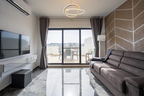 Tulip Court Penthouse Brand New-2 Min From The Sea-Central Bugibba Condo in Saint Paul's Bay