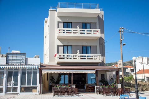 Argo Rooms-Papadakis Apartment hotel in Kissamos