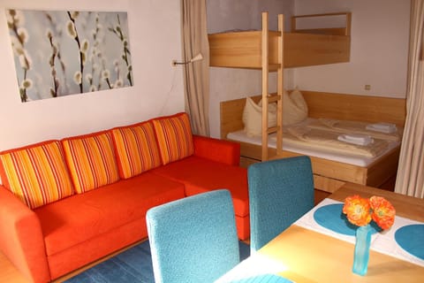 Living room, Photo of the whole room, Seating area, Bedroom, bunk bed