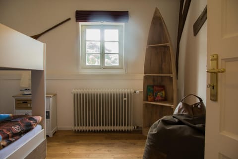 Photo of the whole room, Decorative detail, Bedroom, City view, Street view, bunk bed