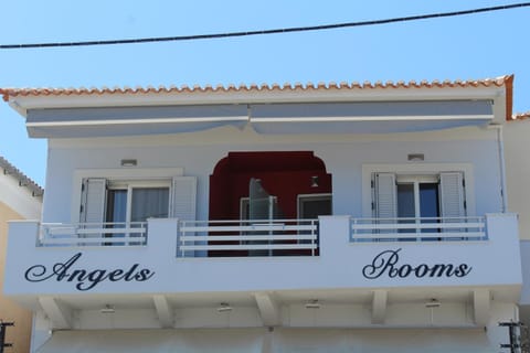 Property building, Facade/entrance, Balcony/Terrace