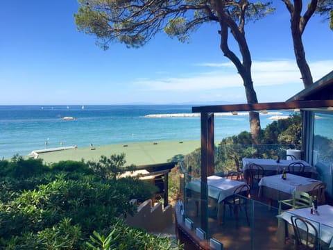Restaurant/places to eat, Beach