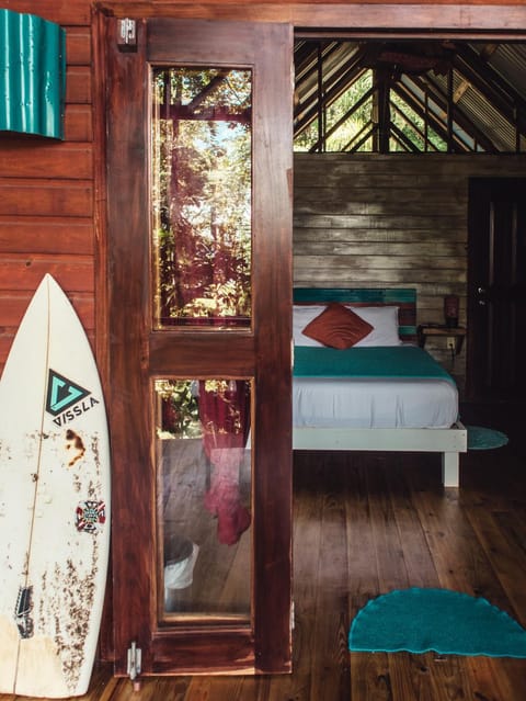 Surf Break at Paunch Chambre d’hôte in Bocas del Toro Province